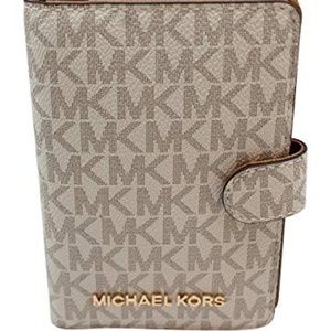 Michael Kors Jet Set Travel Passport Case
